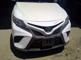 2018 TOYOTA CAMRY, WHITE, SE MODEL, 2.5L, AT,   Z26459